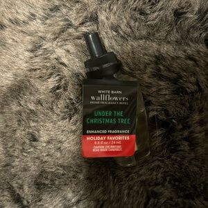 Bath and Body Works Under The Christmas Tree Wallflower